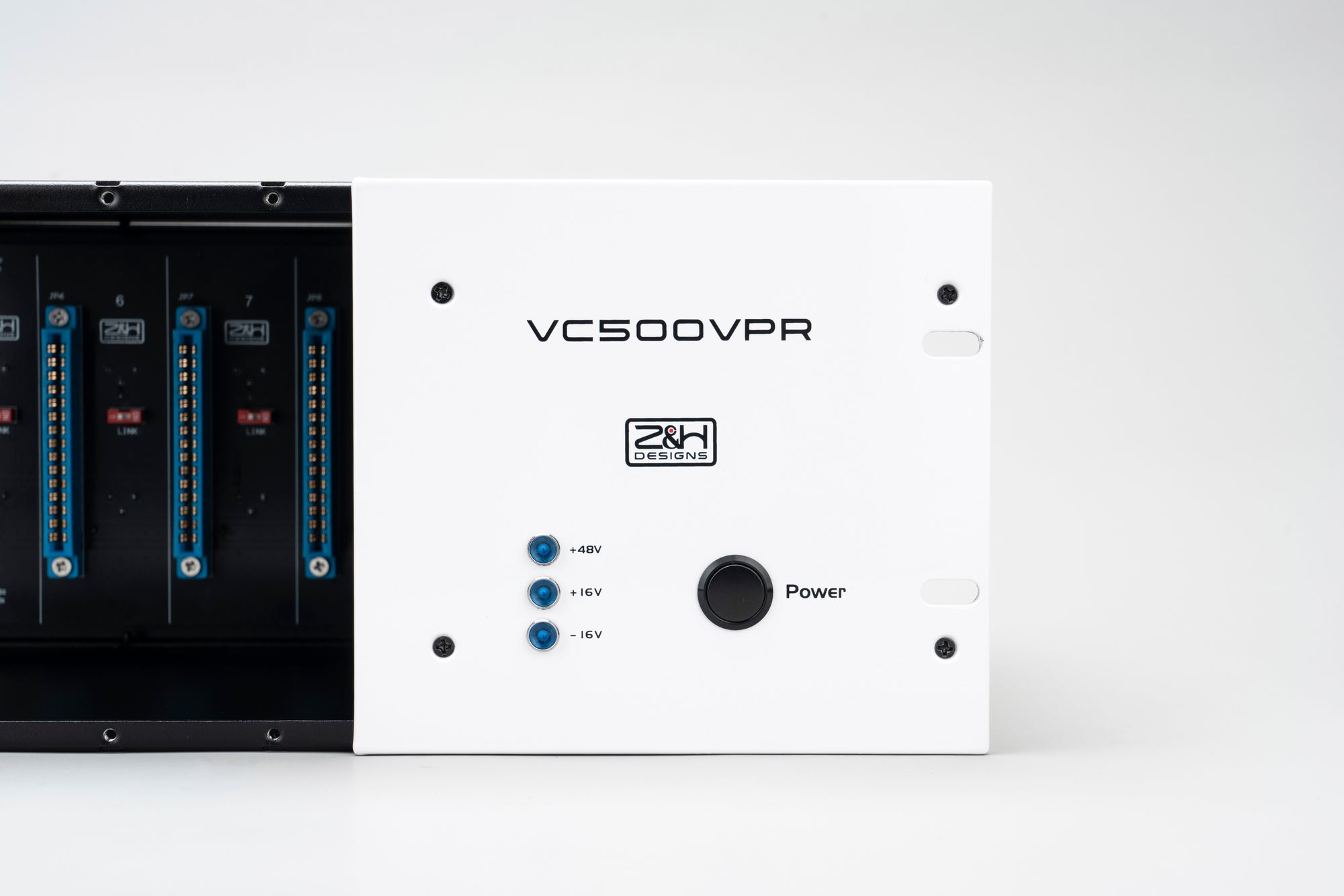 VC500VPR 8 slot 500 series power rack white panel close up